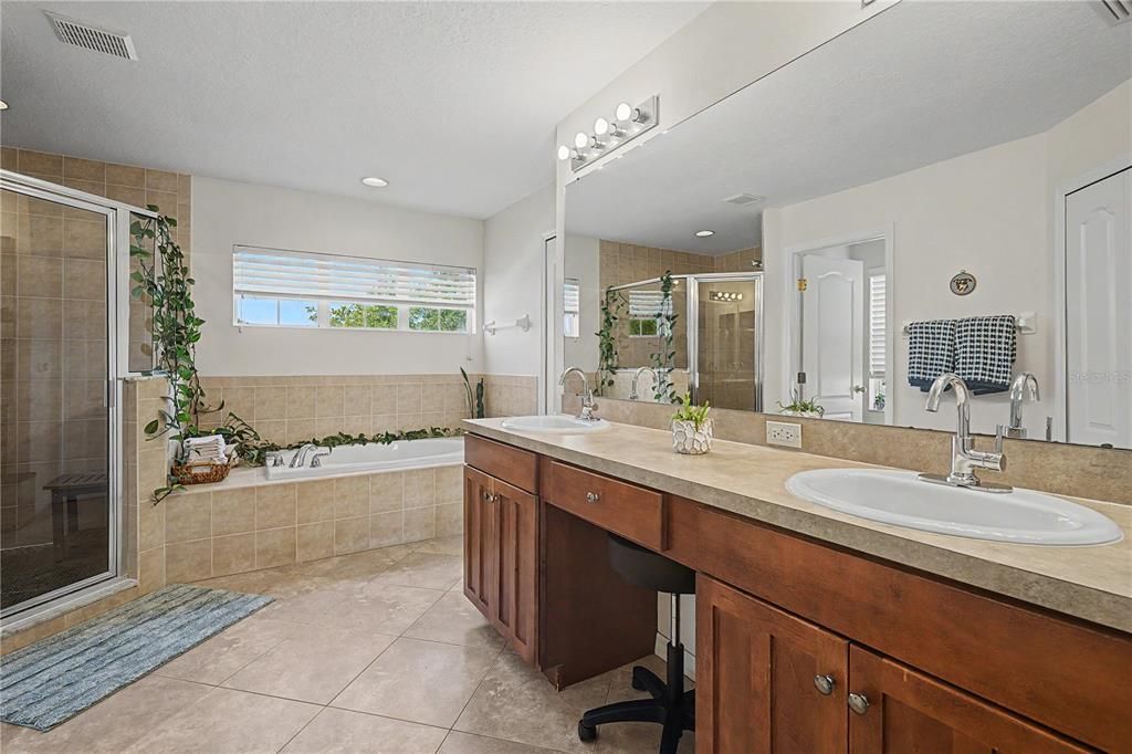 For Sale: $475,000 (3 beds, 2 baths, 2481 Square Feet)