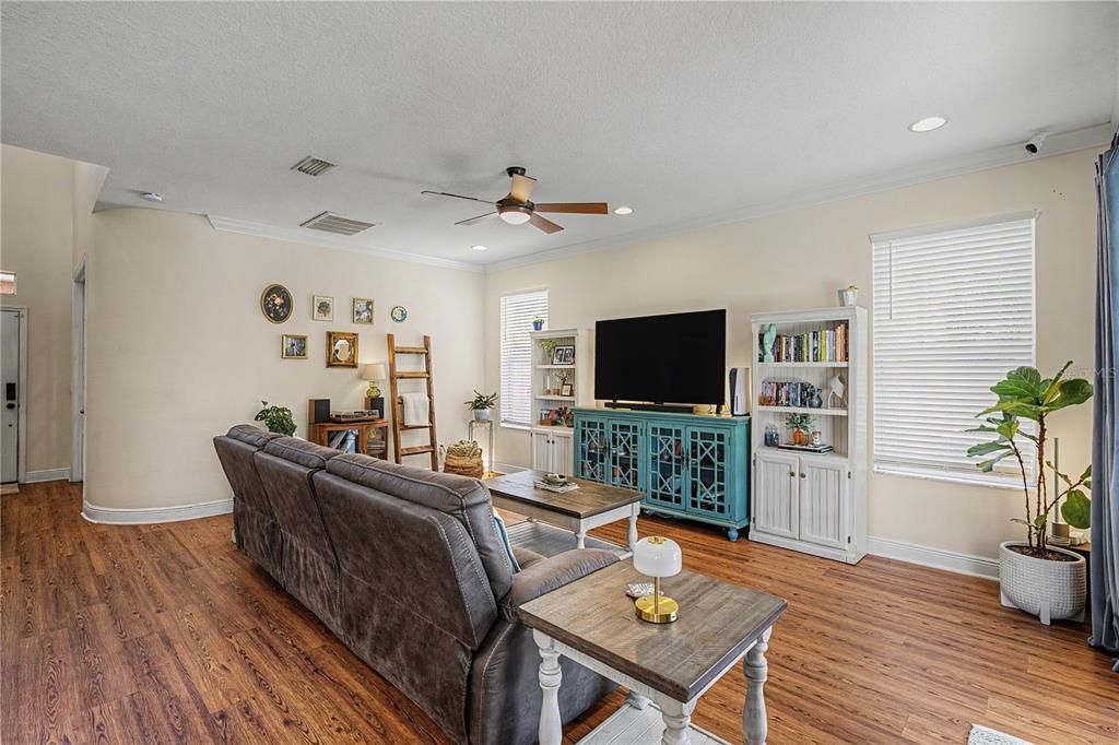 For Sale: $475,000 (3 beds, 2 baths, 2481 Square Feet)