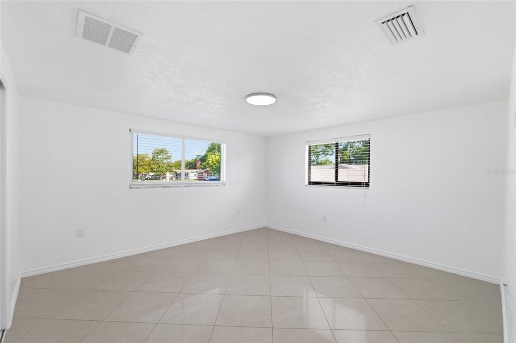 En Venta: $300,000 (3 camas, 2 baños, 1336 Pies cuadrados)