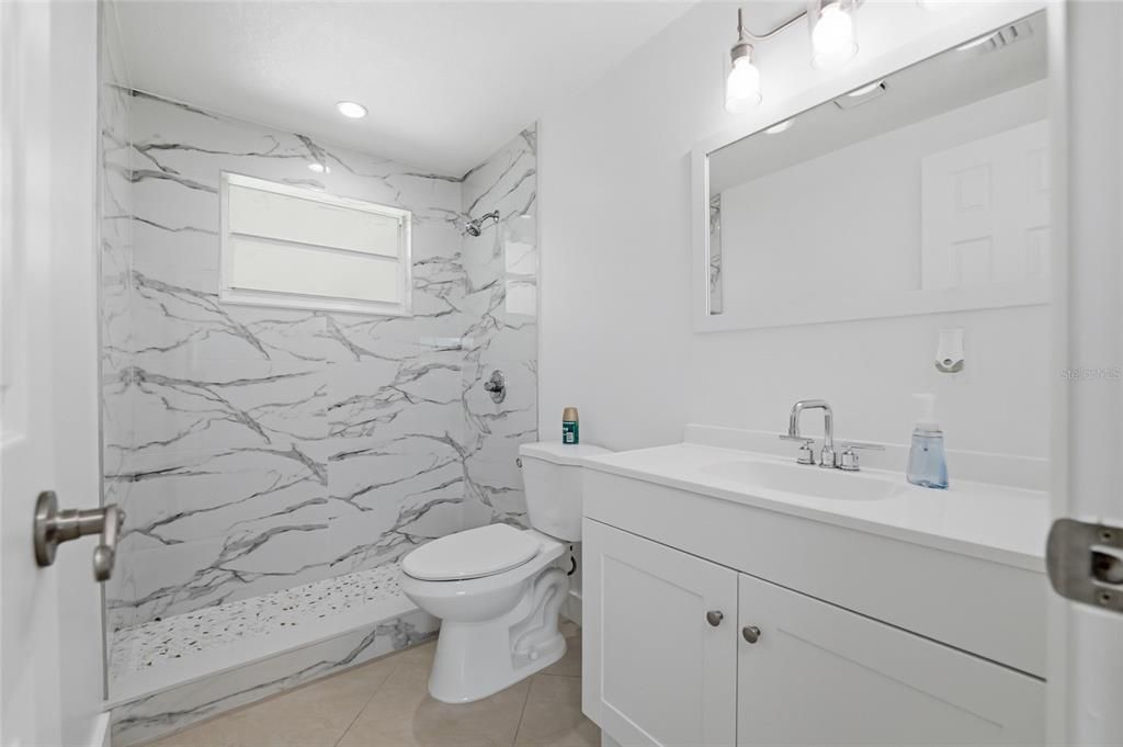 En Venta: $300,000 (3 camas, 2 baños, 1336 Pies cuadrados)