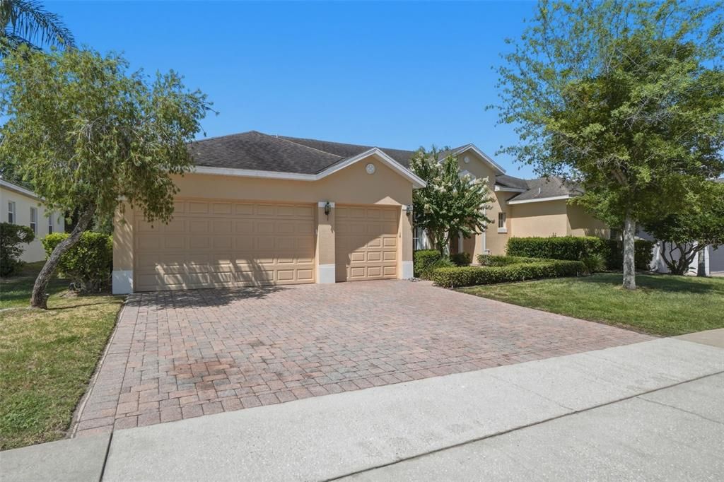 For Sale: $574,000 (4 beds, 3 baths, 2653 Square Feet)