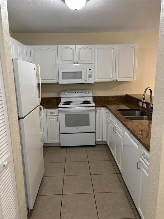 В аренду: $1,650 (3 спален, 2 ванн, 1233 Квадратных фут)