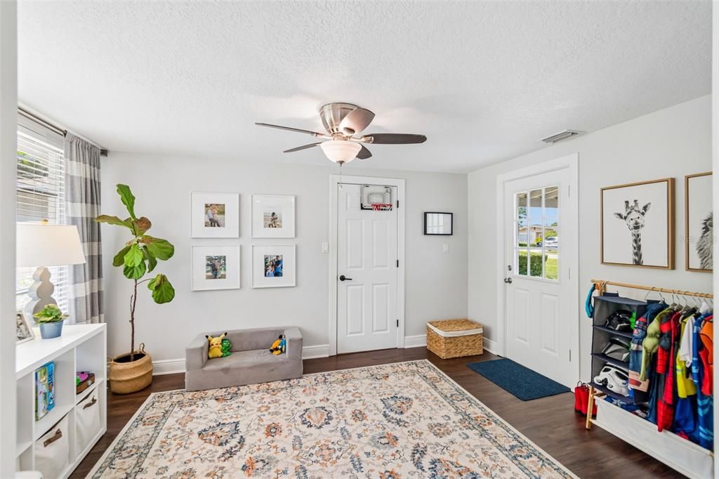 For Sale: $520,000 (3 beds, 2 baths, 1297 Square Feet)