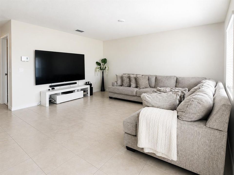 For Sale: $310,000 (3 beds, 2 baths, 1635 Square Feet)
