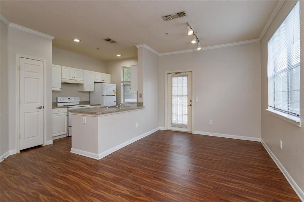 For Rent: $1,625 (1 beds, 1 baths, 751 Square Feet)