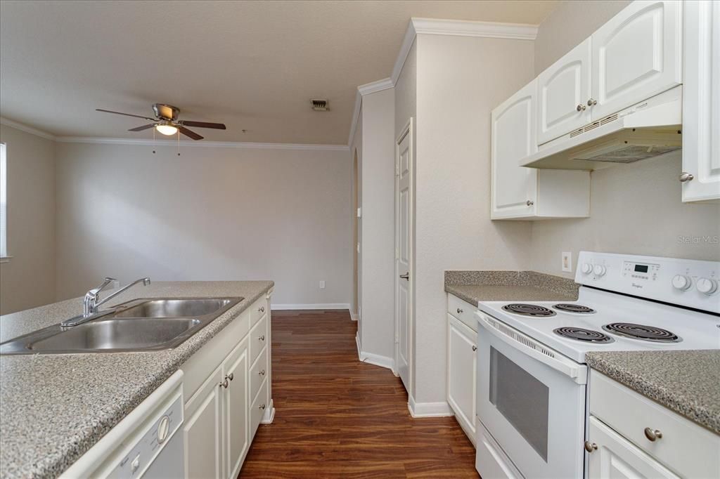 For Rent: $1,625 (1 beds, 1 baths, 751 Square Feet)