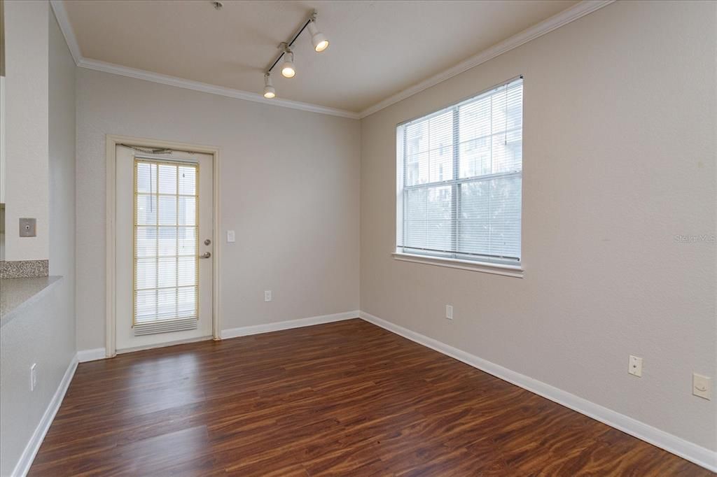 For Rent: $1,625 (1 beds, 1 baths, 751 Square Feet)