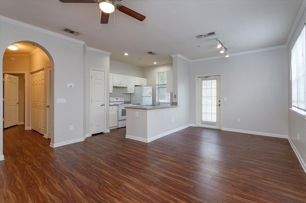 For Rent: $1,625 (1 beds, 1 baths, 751 Square Feet)