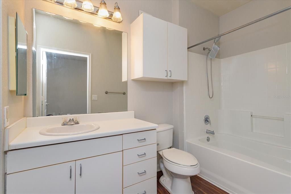For Rent: $1,625 (1 beds, 1 baths, 751 Square Feet)
