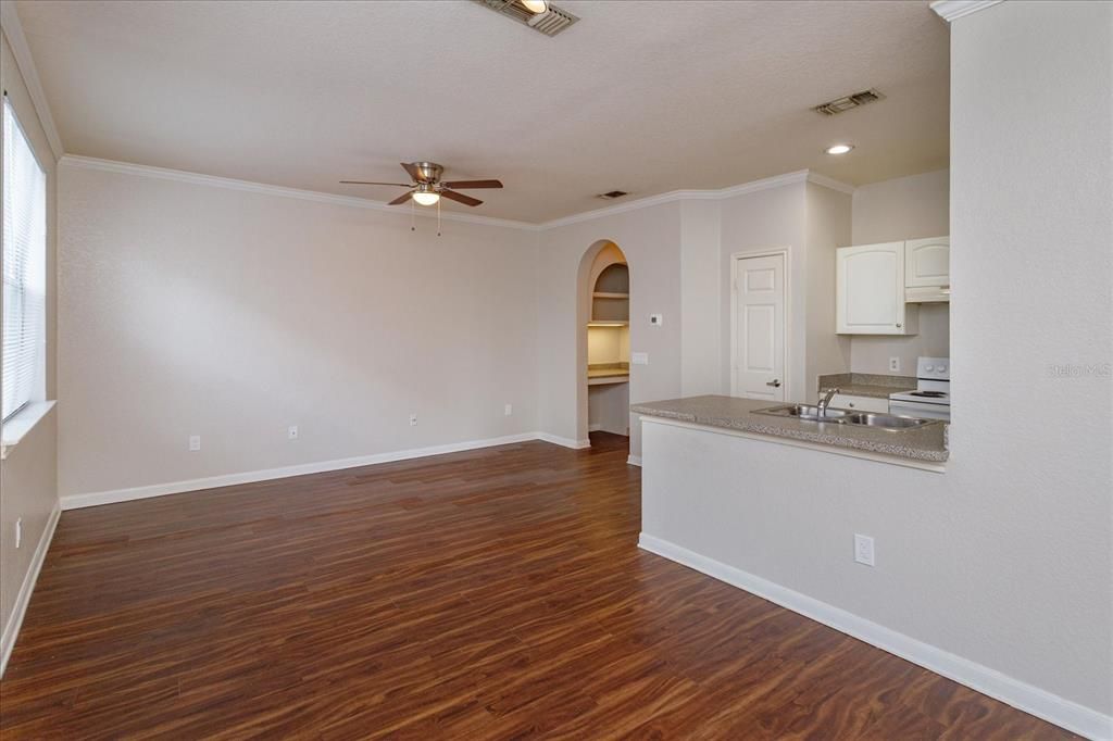 For Rent: $1,625 (1 beds, 1 baths, 751 Square Feet)