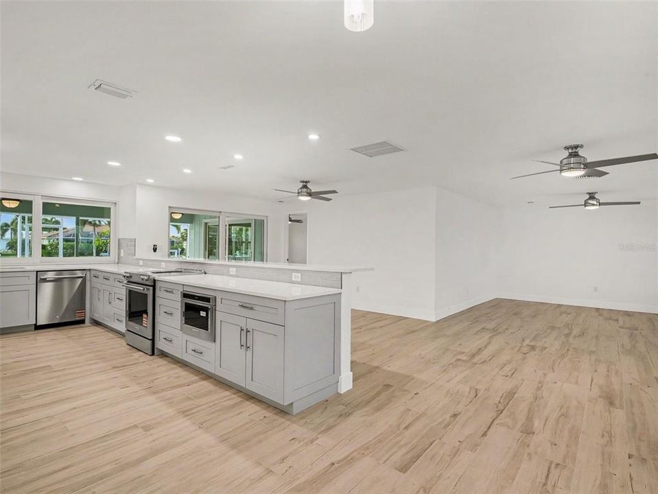 En Venta: $725,000 (3 camas, 2 baños, 2154 Pies cuadrados)