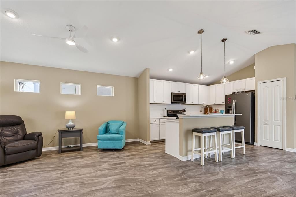 For Sale: $309,700 (2 beds, 2 baths, 1255 Square Feet)
