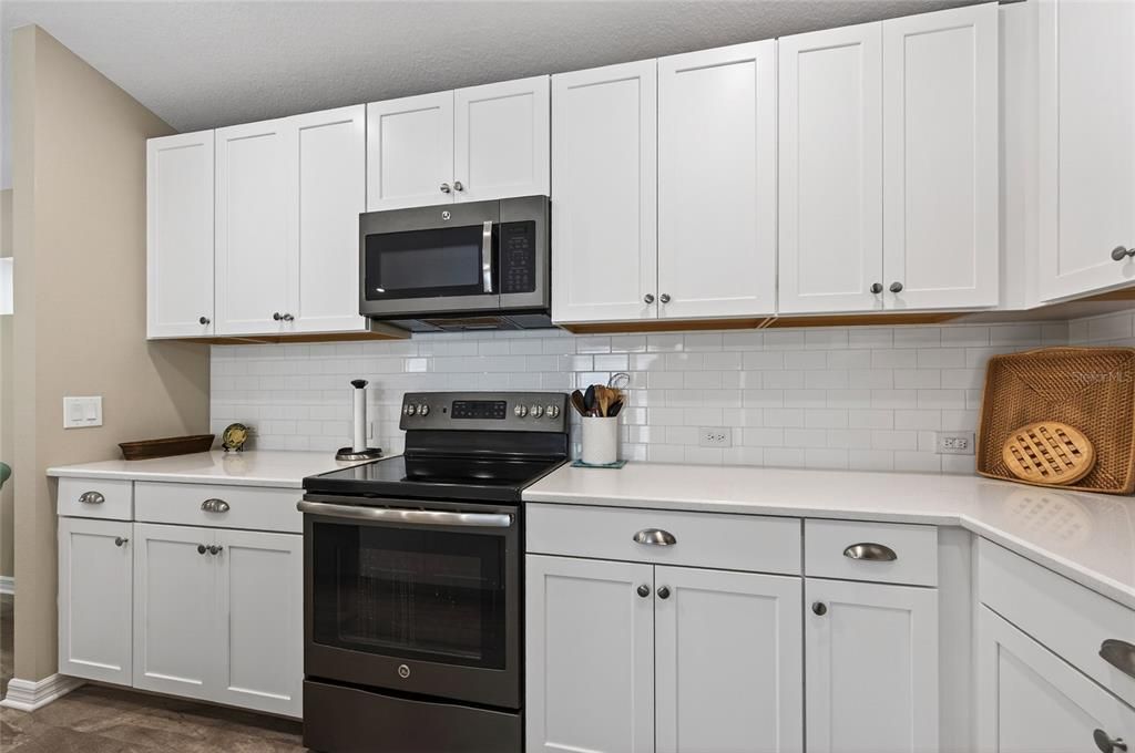 For Sale: $309,700 (2 beds, 2 baths, 1255 Square Feet)
