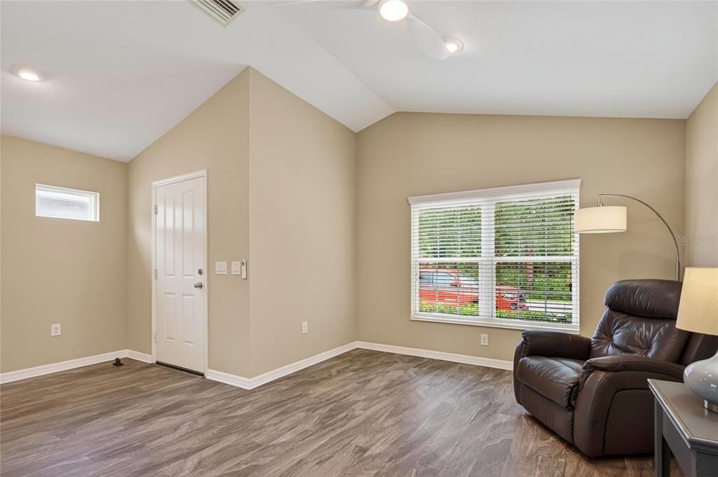 For Sale: $309,700 (2 beds, 2 baths, 1255 Square Feet)