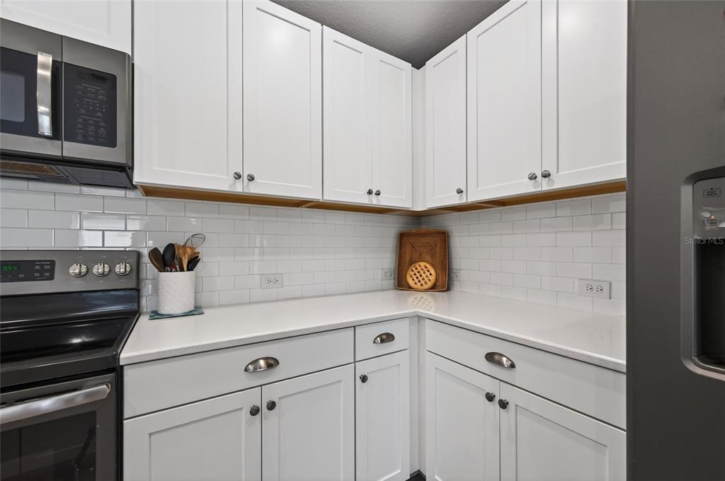 For Sale: $309,700 (2 beds, 2 baths, 1255 Square Feet)