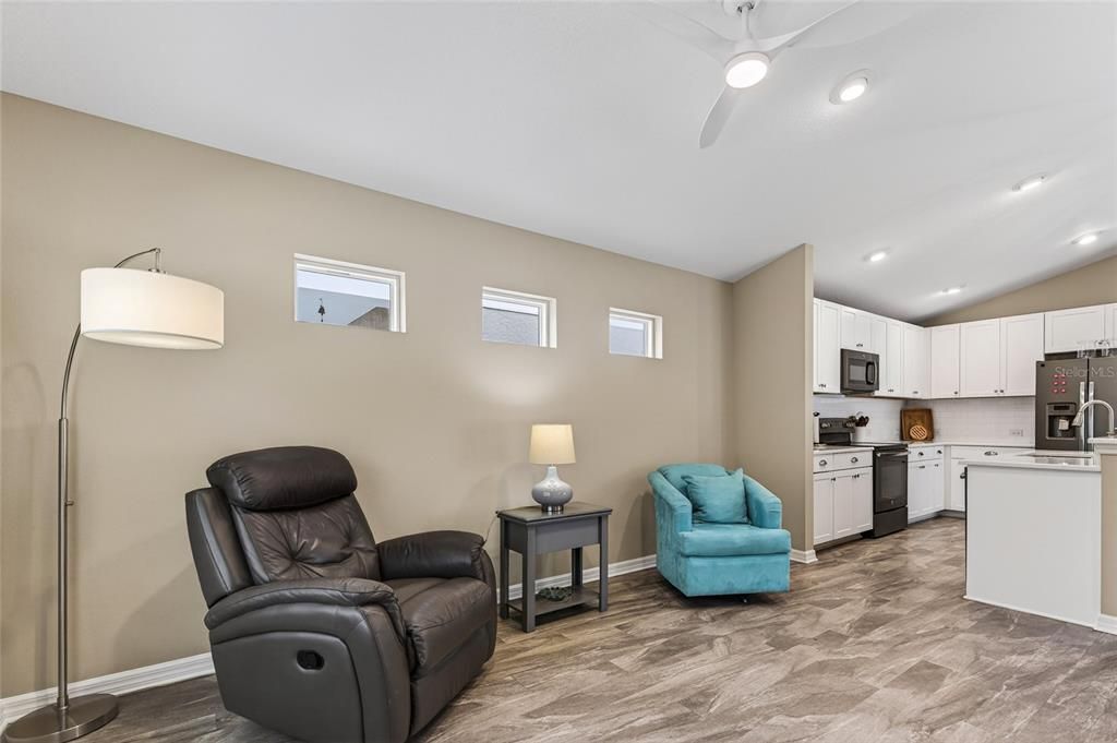 For Sale: $309,700 (2 beds, 2 baths, 1255 Square Feet)