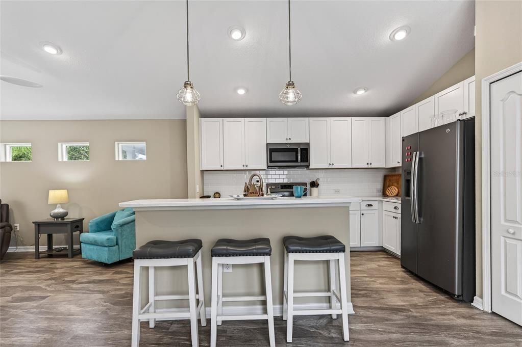 For Sale: $309,700 (2 beds, 2 baths, 1255 Square Feet)