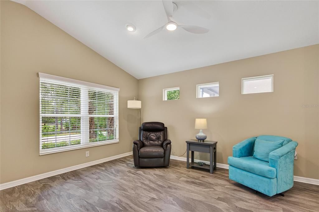 For Sale: $309,700 (2 beds, 2 baths, 1255 Square Feet)