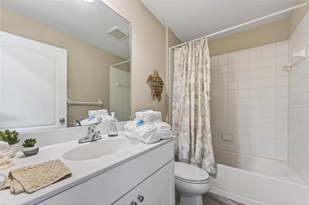 For Sale: $309,700 (2 beds, 2 baths, 1255 Square Feet)