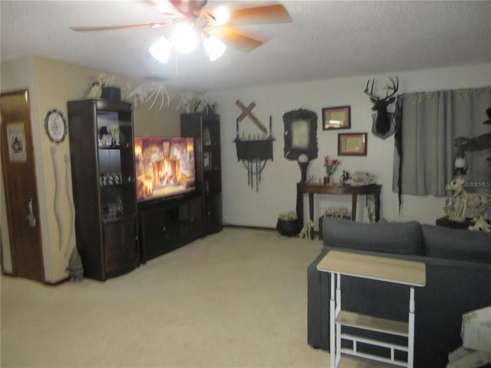 For Sale: $179,900 (3 beds, 2 baths, 1572 Square Feet)