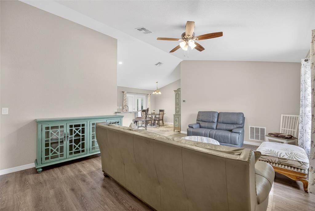 En Venta: $274,900 (3 camas, 2 baños, 1441 Pies cuadrados)