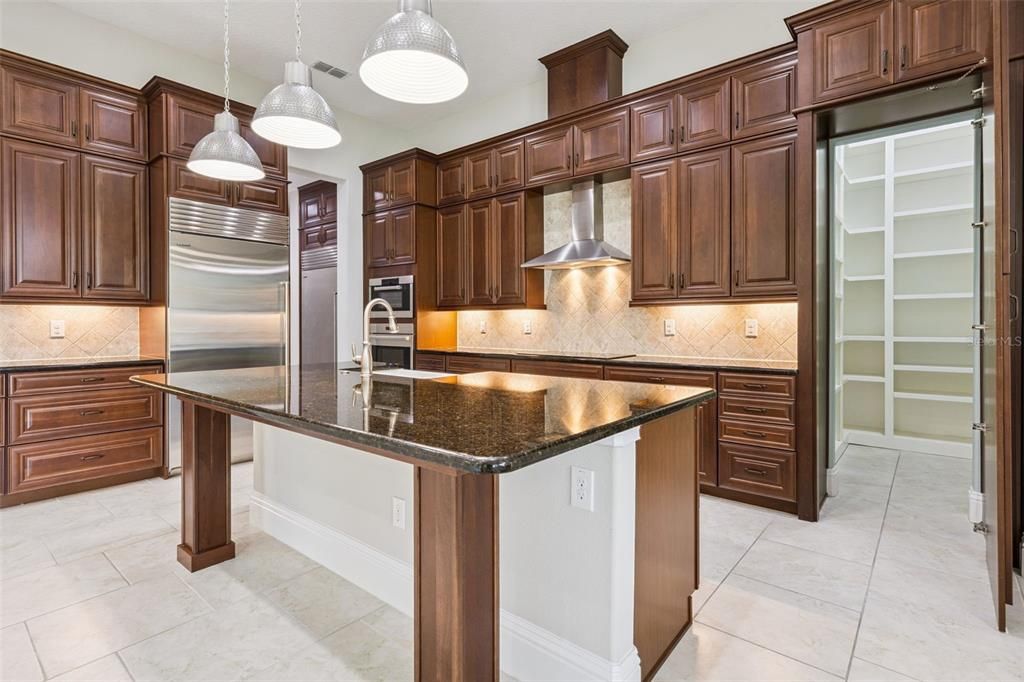 For Sale: $1,895,000 (5 beds, 5 baths, 4641 Square Feet)