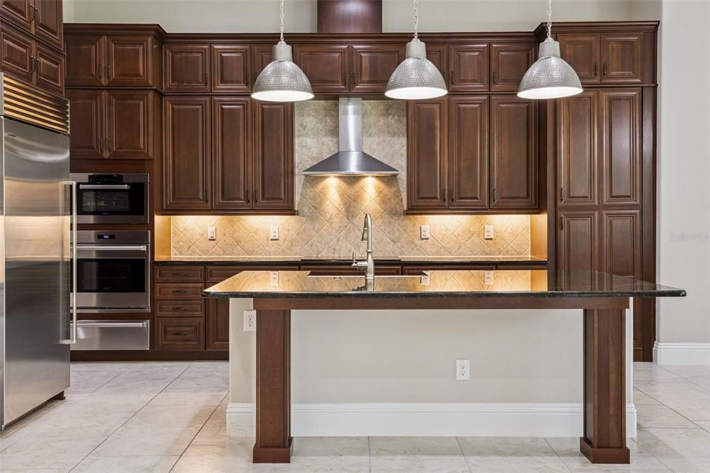 For Sale: $1,895,000 (5 beds, 5 baths, 4641 Square Feet)