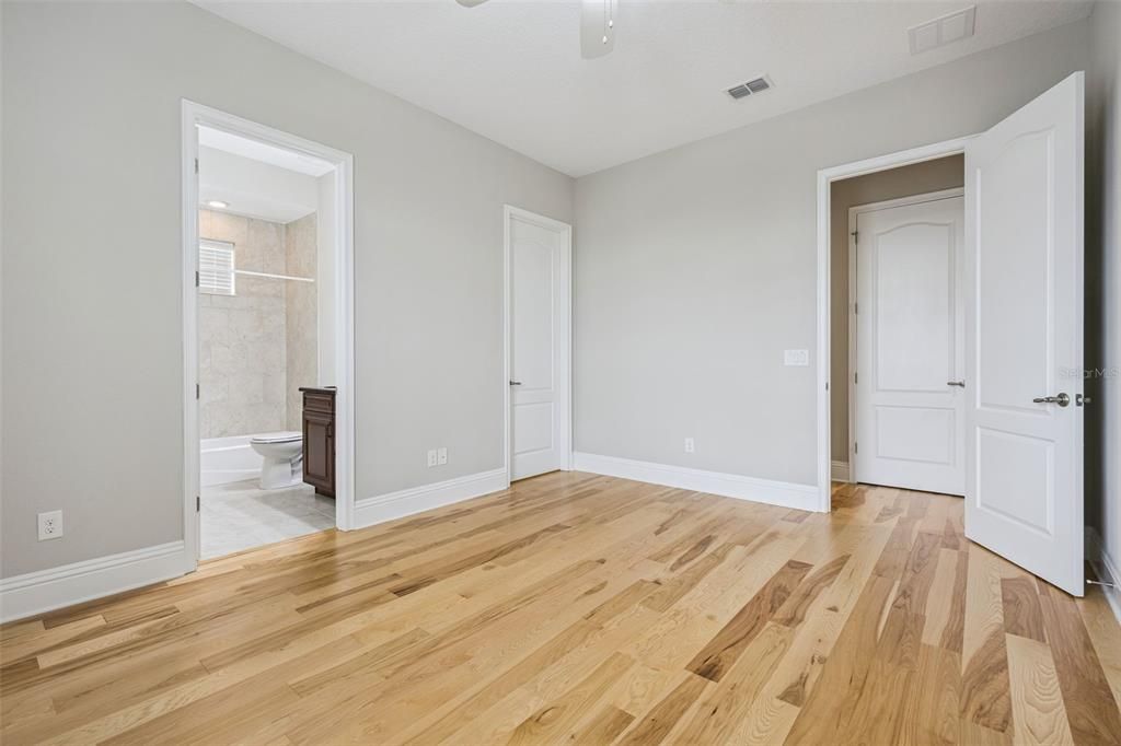 For Sale: $1,895,000 (5 beds, 5 baths, 4641 Square Feet)