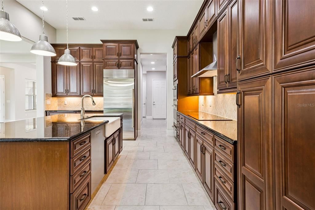 For Sale: $1,895,000 (5 beds, 5 baths, 4641 Square Feet)