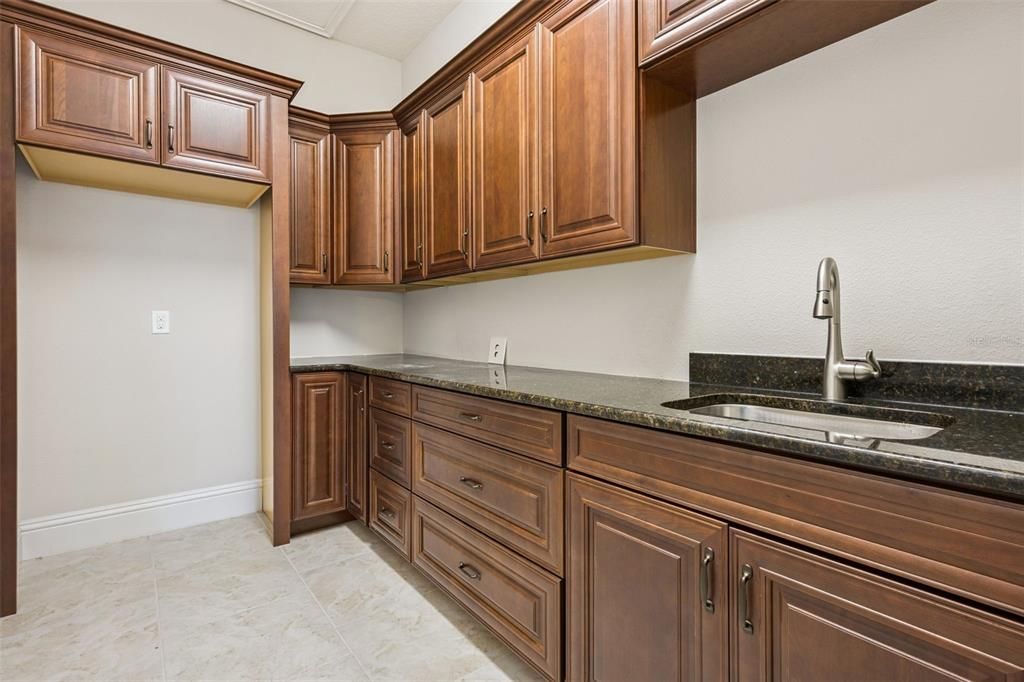 For Sale: $1,895,000 (5 beds, 5 baths, 4641 Square Feet)