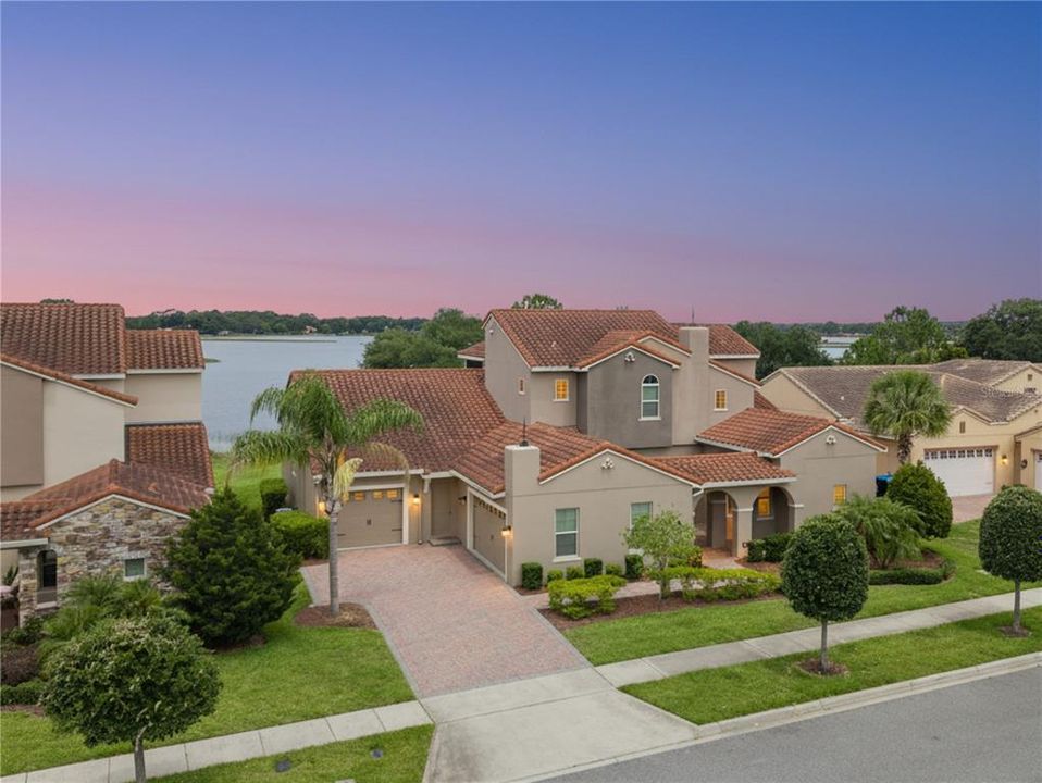 For Sale: $1,895,000 (5 beds, 5 baths, 4641 Square Feet)