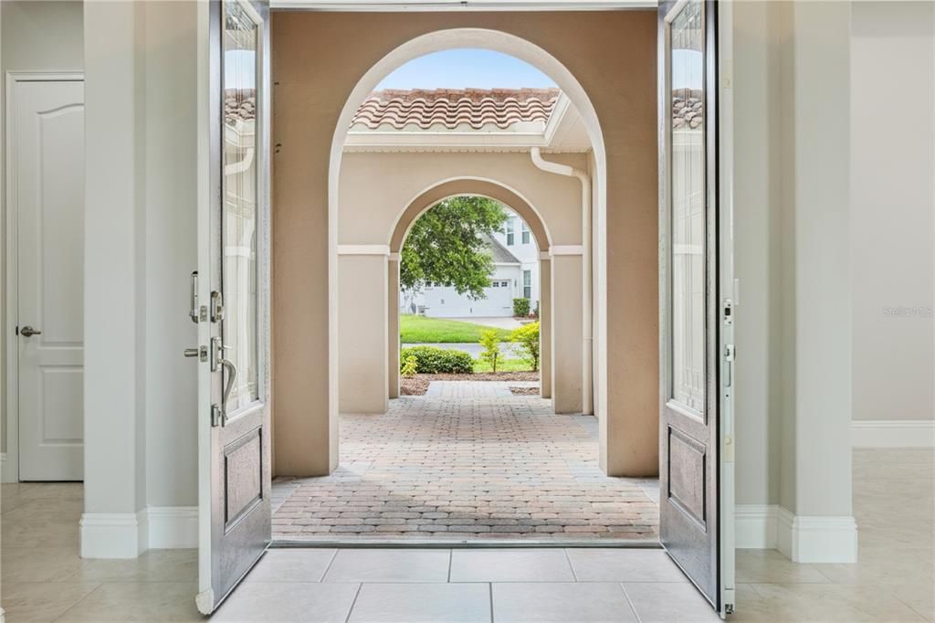 For Sale: $1,895,000 (5 beds, 5 baths, 4641 Square Feet)