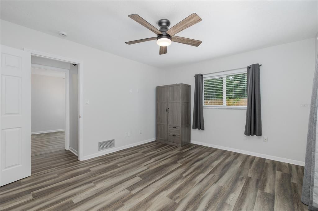 For Rent: $2,500 (2 beds, 1 baths, 1422 Square Feet)