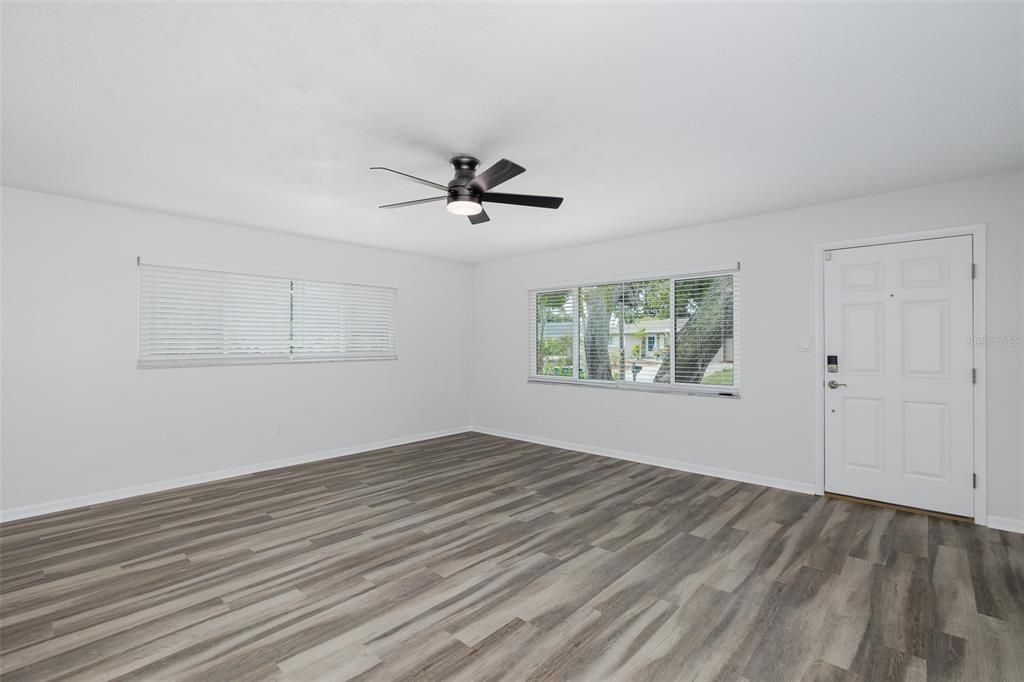 For Rent: $2,500 (2 beds, 1 baths, 1422 Square Feet)