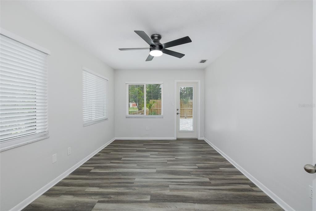 For Rent: $2,500 (2 beds, 1 baths, 1422 Square Feet)