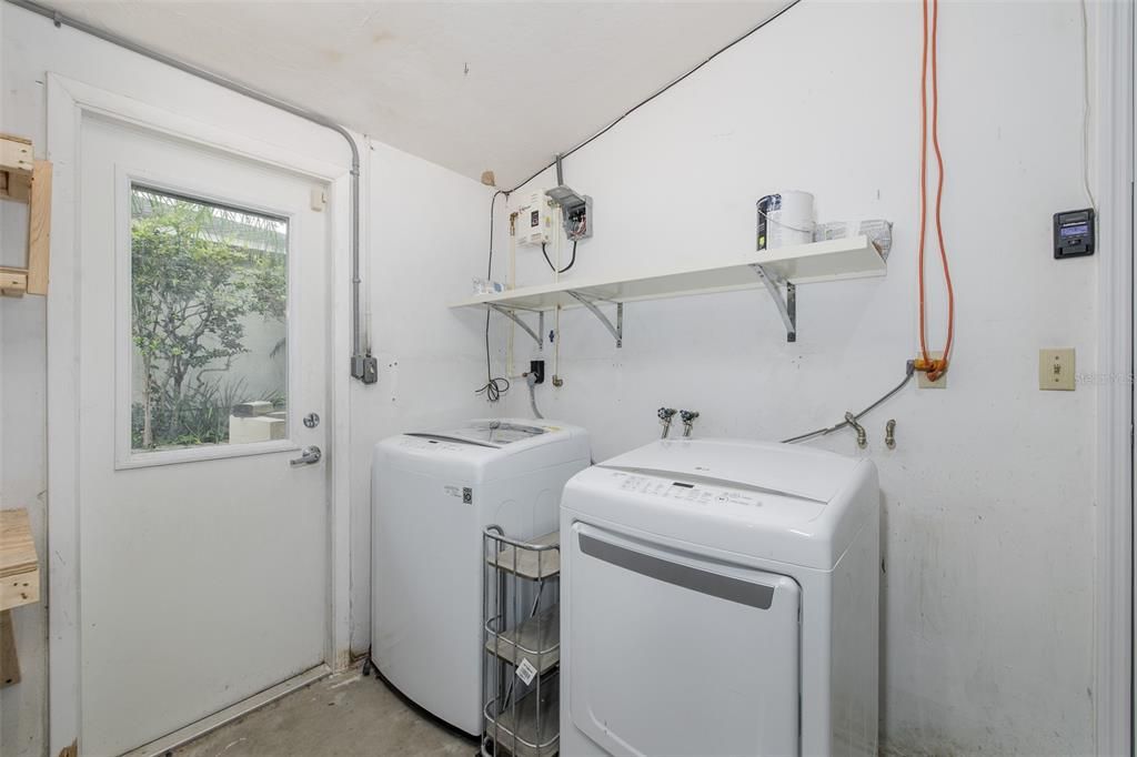 For Rent: $2,500 (2 beds, 1 baths, 1422 Square Feet)
