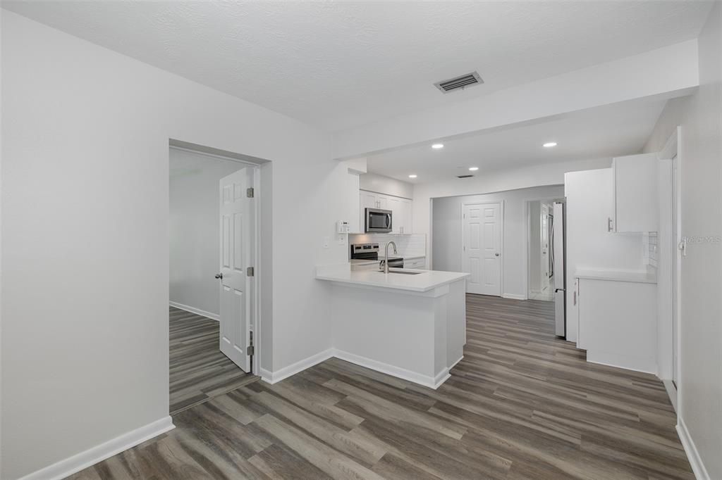 For Rent: $2,500 (2 beds, 1 baths, 1422 Square Feet)