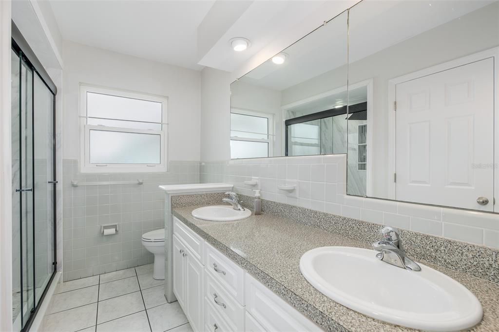 For Rent: $2,500 (2 beds, 1 baths, 1422 Square Feet)