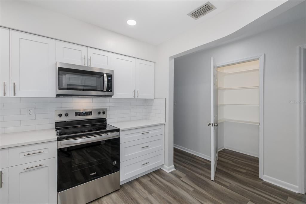 For Rent: $2,500 (2 beds, 1 baths, 1422 Square Feet)