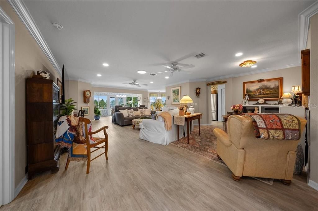 En Venta: $379,000 (2 camas, 2 baños, 2283 Pies cuadrados)