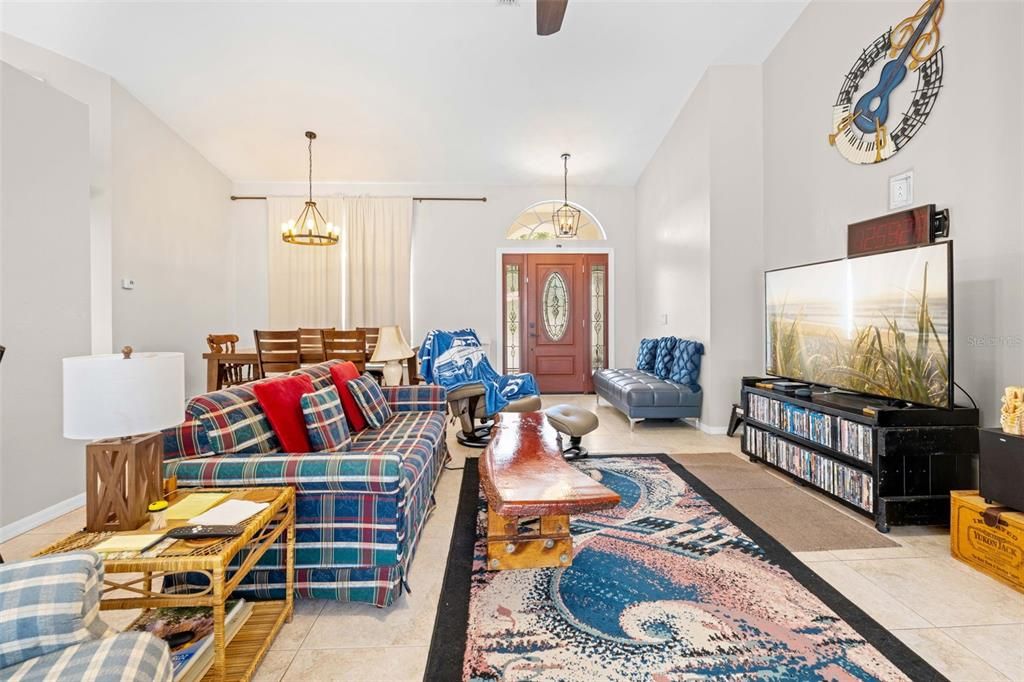 For Sale: $350,000 (3 beds, 2 baths, 1539 Square Feet)