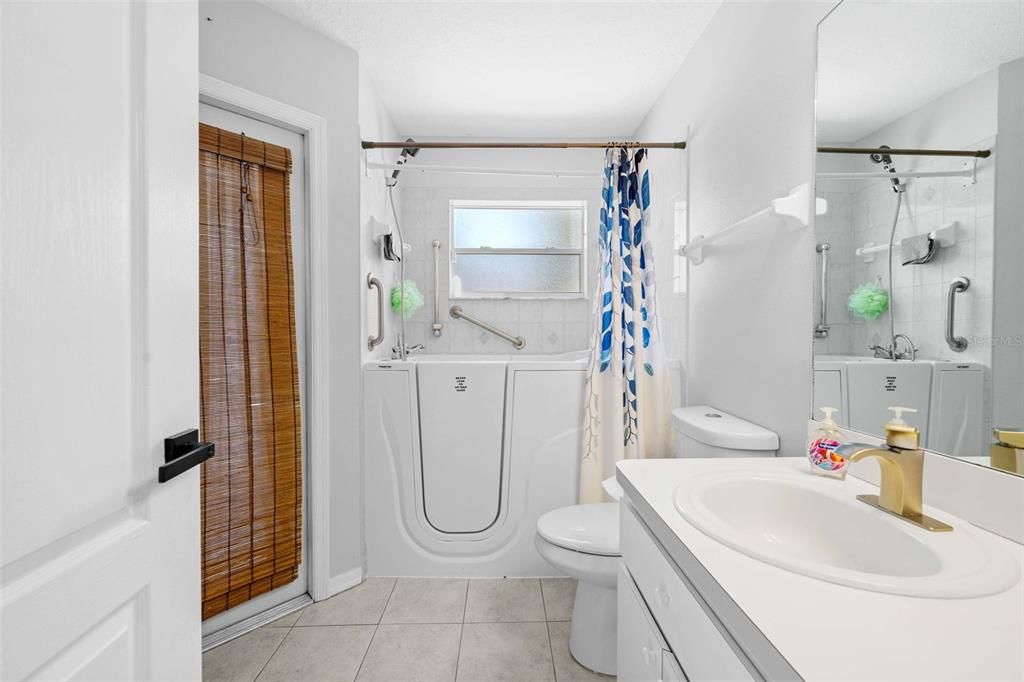 For Sale: $350,000 (3 beds, 2 baths, 1539 Square Feet)