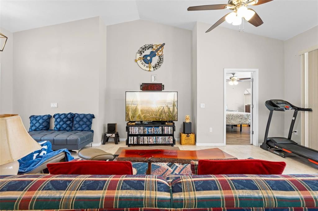 For Sale: $350,000 (3 beds, 2 baths, 1539 Square Feet)