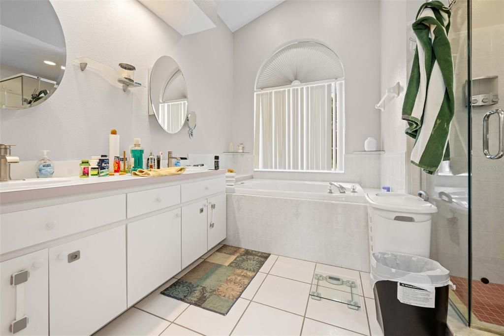 For Sale: $350,000 (3 beds, 2 baths, 1539 Square Feet)
