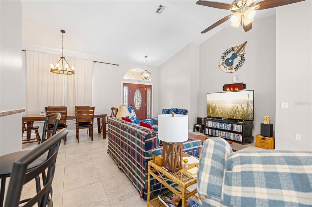 For Sale: $350,000 (3 beds, 2 baths, 1539 Square Feet)
