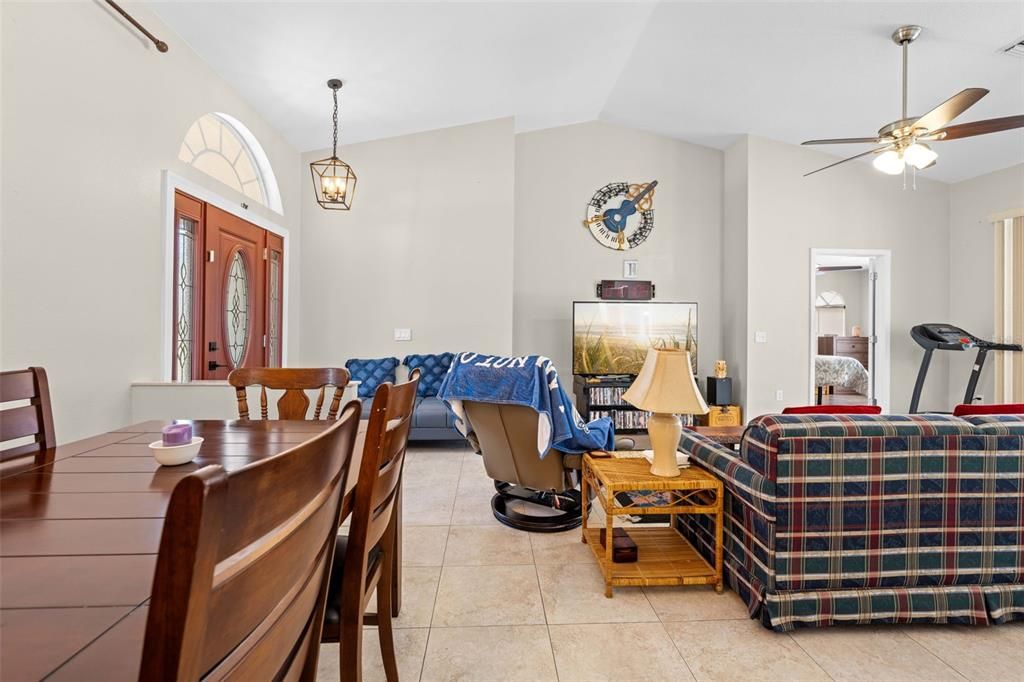 For Sale: $350,000 (3 beds, 2 baths, 1539 Square Feet)