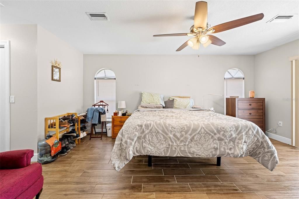 For Sale: $350,000 (3 beds, 2 baths, 1539 Square Feet)