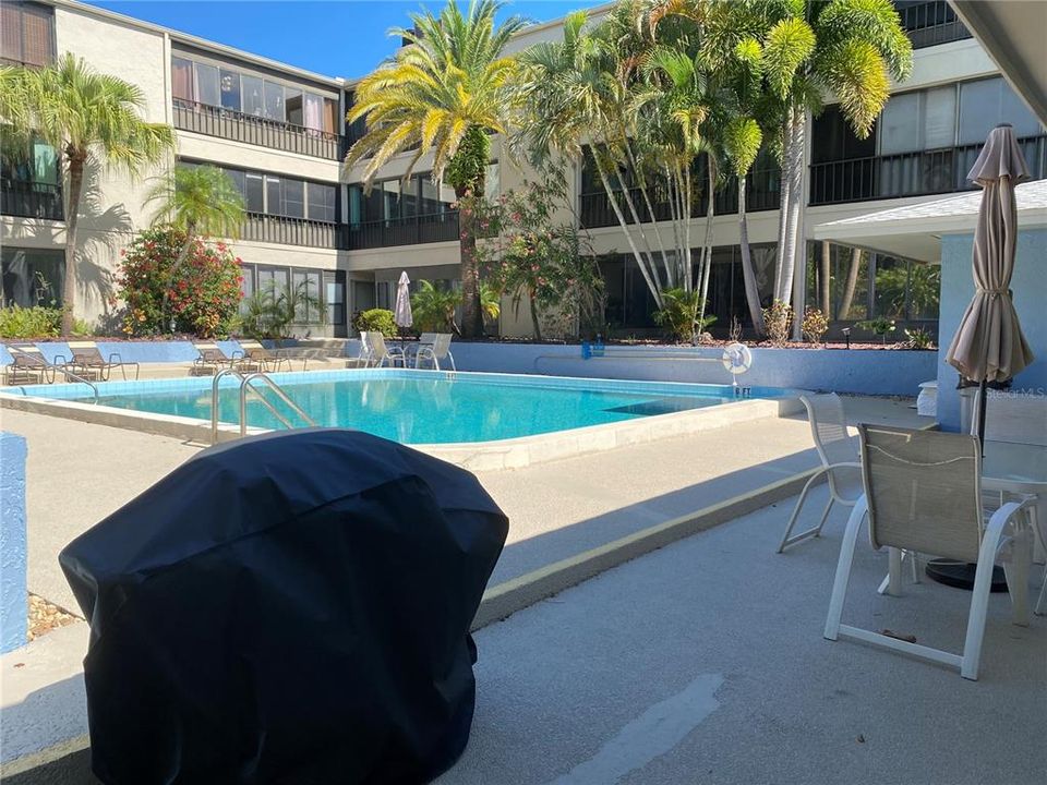For Rent: $1,600 (1 beds, 1 baths, 729 Square Feet)