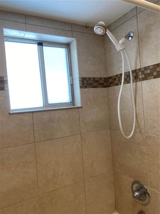 For Rent: $1,600 (1 beds, 1 baths, 729 Square Feet)