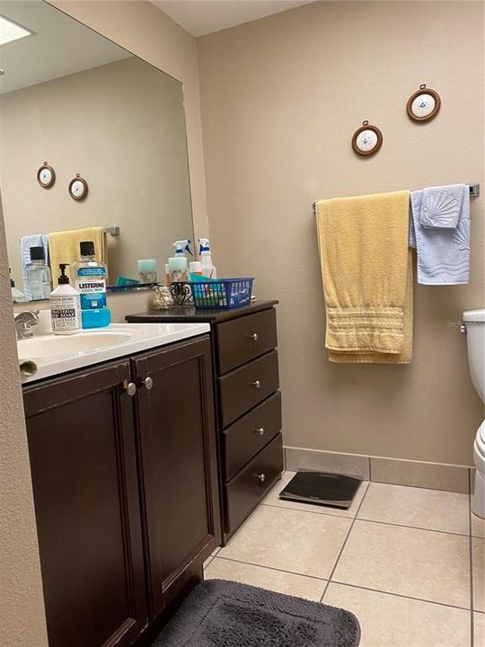 For Rent: $1,600 (1 beds, 1 baths, 729 Square Feet)